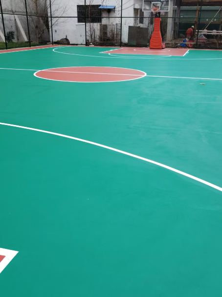 莱阳 球场长期使用易出现地面开裂